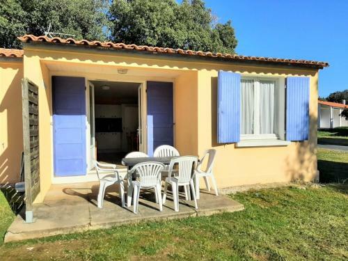 Pleasant Holiday Home In Saint-savinien With Pool
