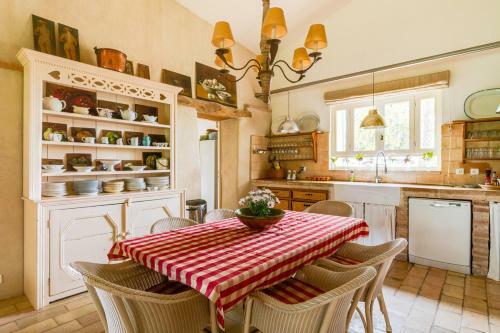 Saint-urcisse Villa Sleeps 8 Pool Wifi