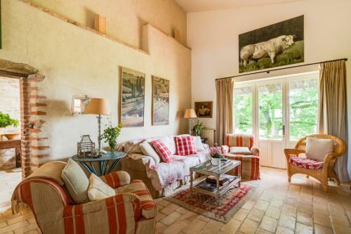 Saint-urcisse Villa Sleeps 8 Pool Wifi