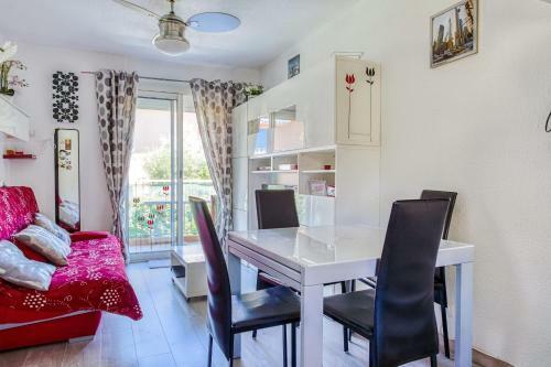Charming Apartment Close To The Sea
