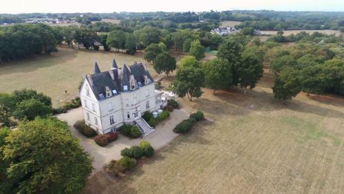 Chateau De Kergeorget - Vue Sur Le Golfe