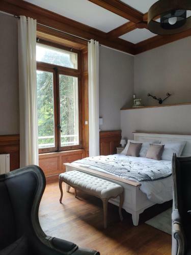 Hostal La Villa Des Pr�s Chambre C�dre