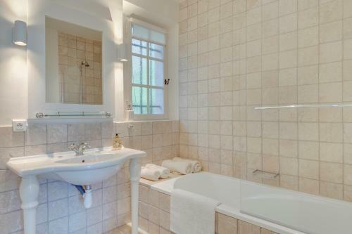 Seillans Villa Sleeps 6 Pool Wifi