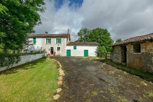 3-bed Rustic French Cottage We Welcome Families