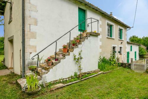 3-bed Rustic French Cottage We Welcome Families
