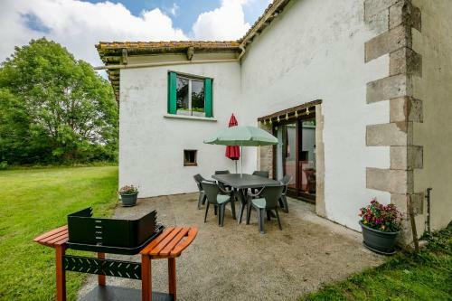 3-bed Rustic French Cottage We Welcome Families