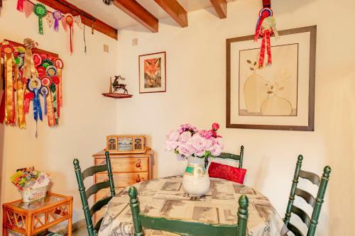 3-bed Rustic French Cottage We Welcome Families