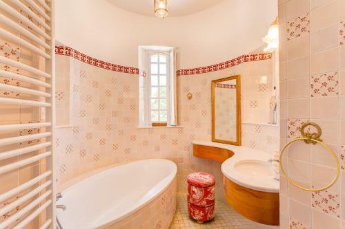 Tamerville Chateau Sleeps 15 Pool Wifi
