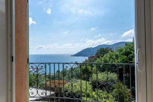 Theoule-sur-mer Villa Sleeps 8 Pool Air Con Wifi