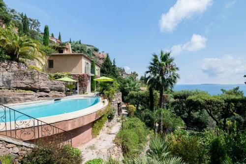 Theoule-sur-mer Villa Sleeps 8 Pool Air Con Wifi