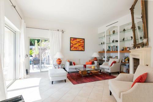 Theoule-sur-mer Villa Sleeps 8 Pool Air Con Wifi