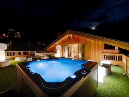 Luxurious Penthouse In Tignes With Jacuzzi