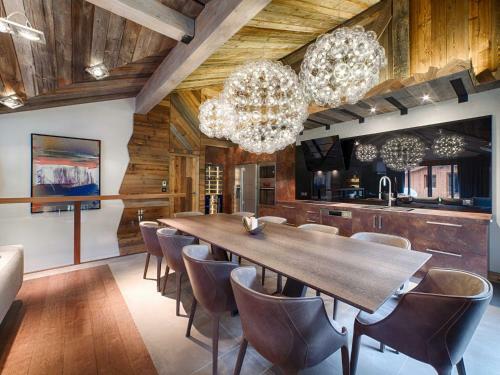 Luxurious Penthouse In Tignes With Jacuzzi
