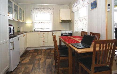 Holiday Home Hatlestrand Hatlestrandsvegen V