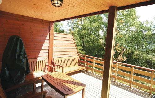 Holiday Home Hatlestrand Hatlestrandsvegen IV