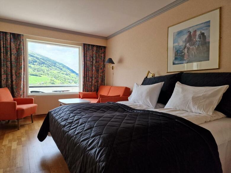 Olden Fjordhotel