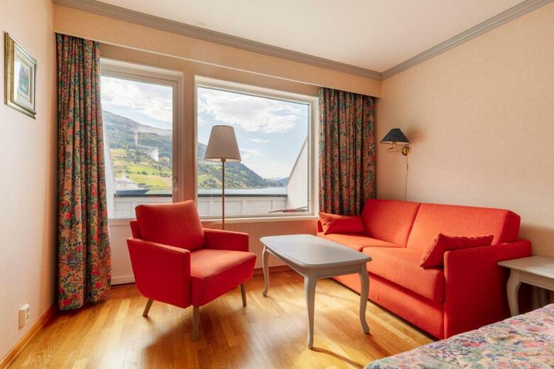 Olden Fjordhotel