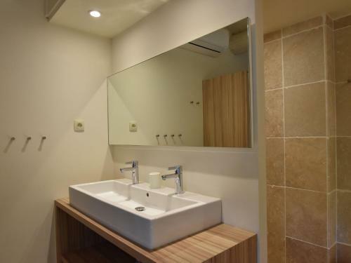 Alluring Apartment In Villes�que With Jacuzzi