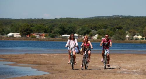 Camping La C�te Des Roses *** - Maeva