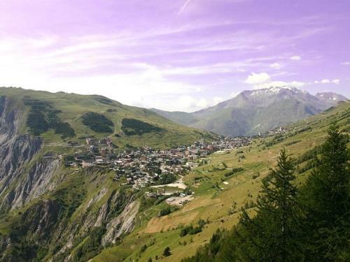 Luxury Apartment With Balcony In Beautiful Les Deux Alpes