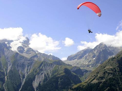 Luxury Apartment With Balcony In Beautiful Les Deux Alpes