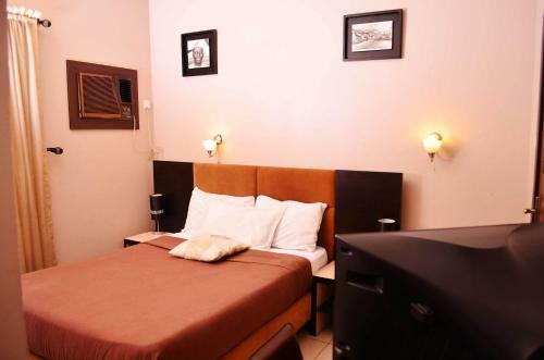 Hotel Swiss Cottage Suites