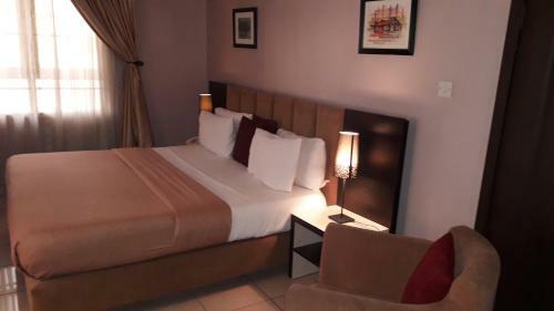 Hotel Swiss Cottage Suites