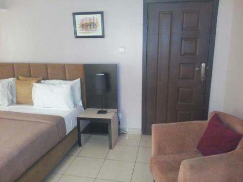 Hotel Swiss Cottage Suites