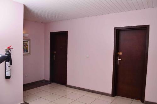Hotel Swiss Cottage Suites