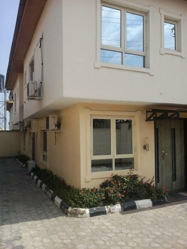 Hotel Swiss Cottage Suites