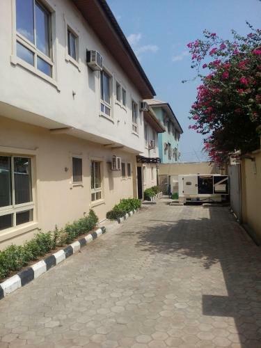 Hotel Swiss Cottage Suites