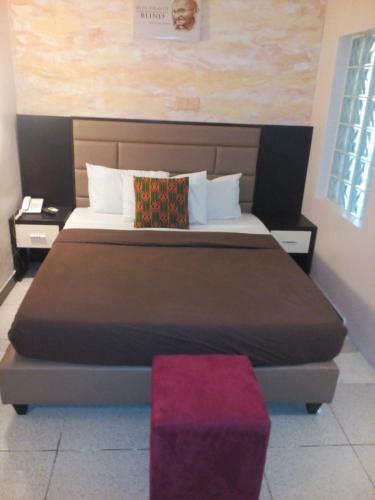 Hotel Swiss Cottage Suites