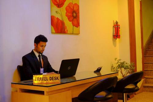 Hotel Regal Airport