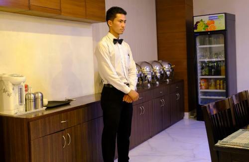 Hotel Regal Airport