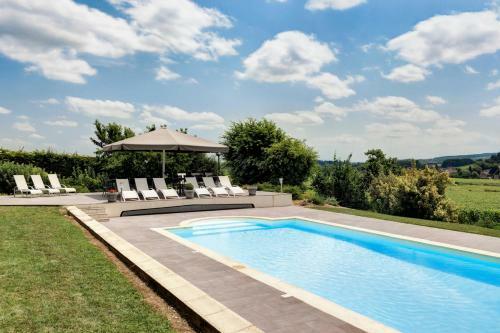 Mercurey Chateau Sleeps 16 Pool Wifi