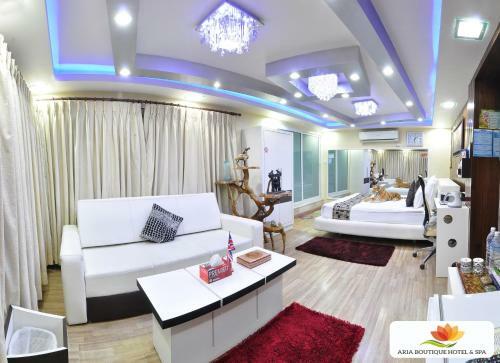 Royal Penguin Boutique Hotel
