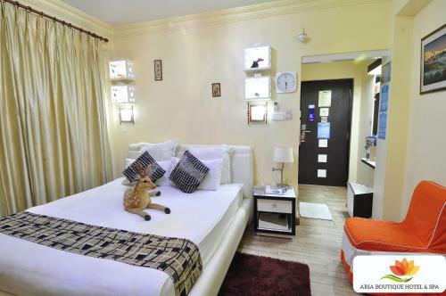 Royal Penguin Boutique Hotel