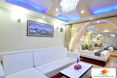 Royal Penguin Boutique Hotel