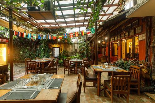 Hotel Ambassador Garden Home