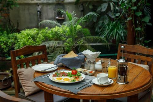 Hotel Ambassador Garden Home
