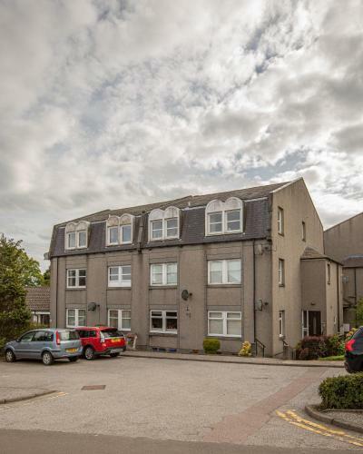 Cults Court Apartment