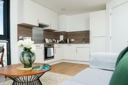 Spacious 4 Bed Apartment In City Centre