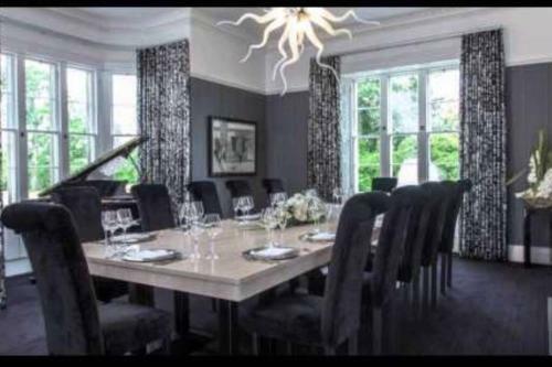 Villa The Parsonage Mansion At Dunmore Park