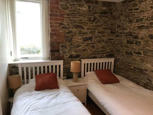 Lovely Apartment Overlooking The Harbour & Bay