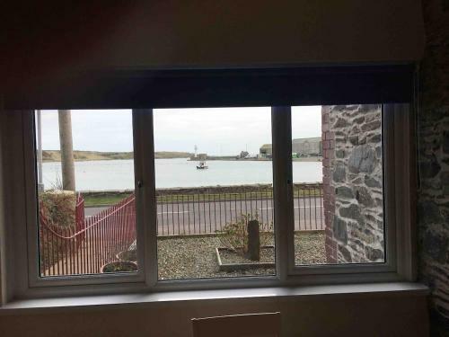 Lovely Apartment Overlooking The Harbour & Bay