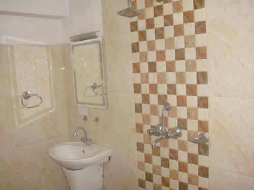 Hostal Holyland Guest House