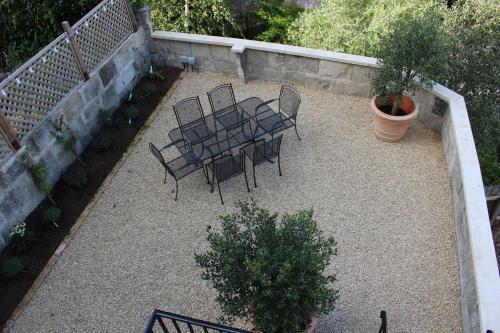 Garden Apartment - 11 Southcot Place