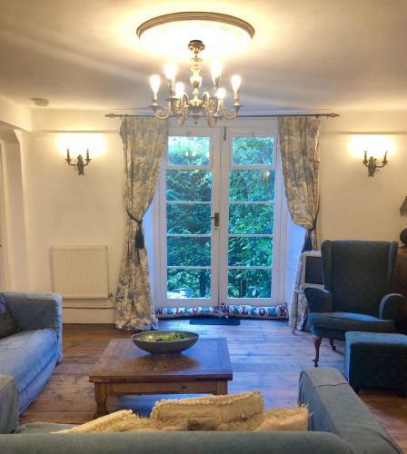 Grand Garden Apartment In Gothic Victorian Villa