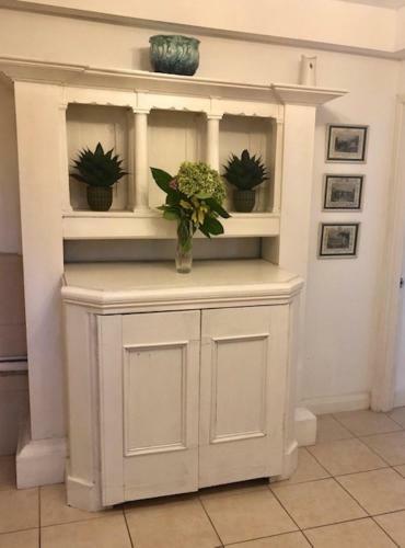 Grand Garden Apartment In Gothic Victorian Villa