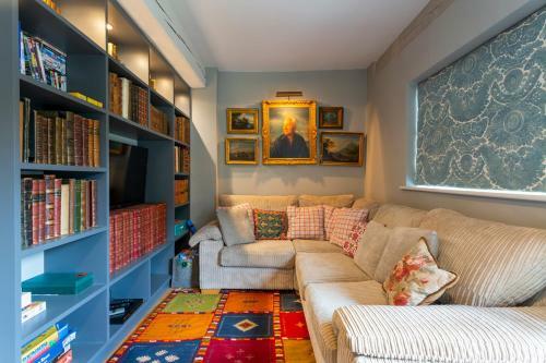 Beaulieu Villa Sleeps 12 With Wifi